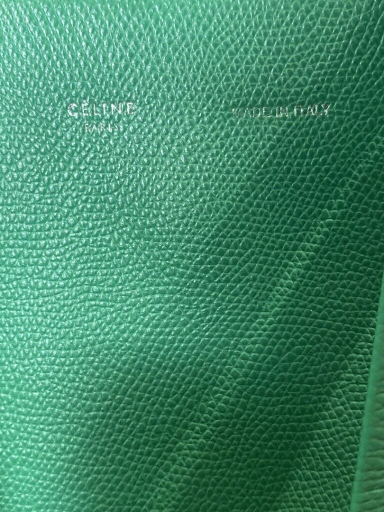 CELINE - Sac cabas en cuir vert émeraude, double anses. - Une poche zippée a l'…