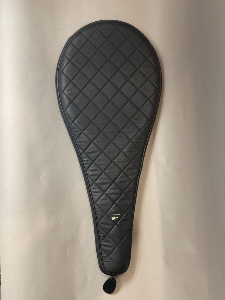 CHANEL - Automne-Hiver 2011/2012 - Raquette de tennis noire rehaussée du sigle,…