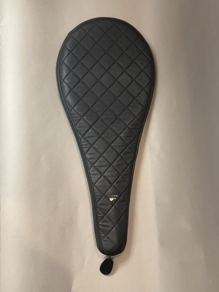 CHANEL - Automne-Hiver 2011/2012 - Raquette de tennis noire rehaussée du sigle,…