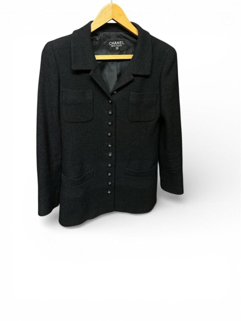 CHANEL Boutique veste longue en tweed noir