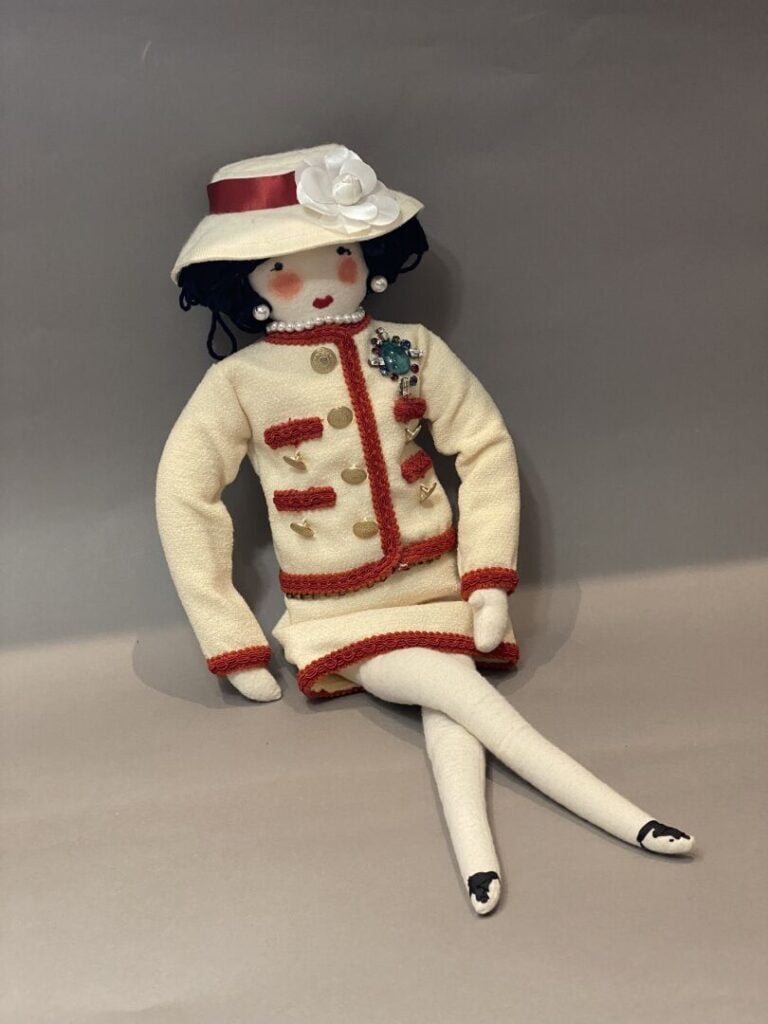 CHANEL, circa 2010 - Poupée "La petite Coco" figurant Mademoiselle - Gabrielle…