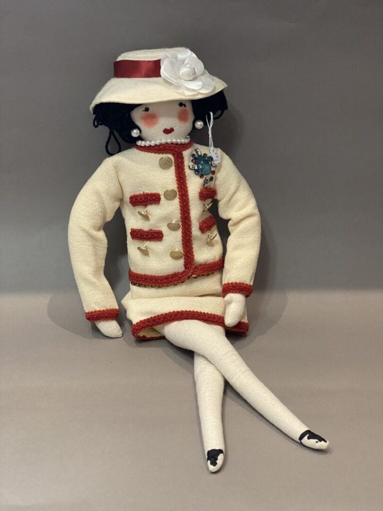 CHANEL, circa 2010 - Poupée "La petite Coco" figurant Mademoiselle - Gabrielle…