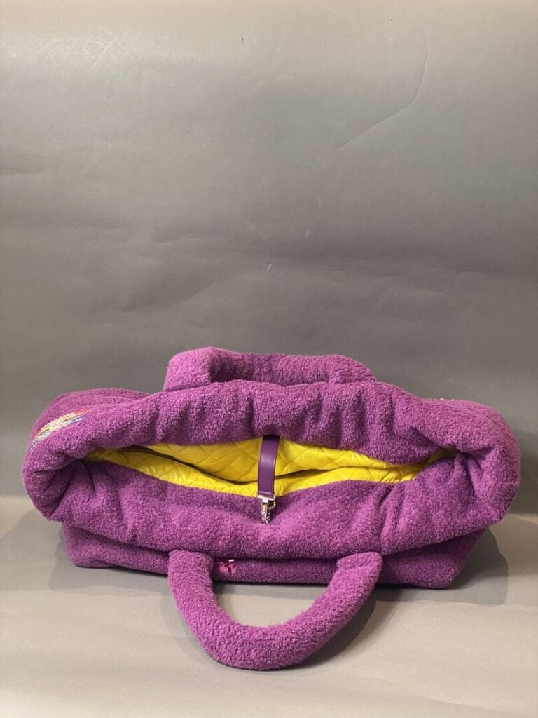 CHANEL - printemps-été 2019 - Sac cabas "Terry coco cocoon" en éponge violine,…