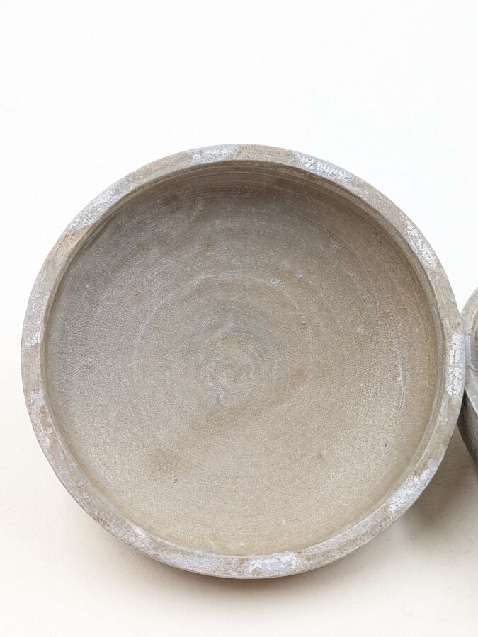 CHINE - Boîte à onguents circulaire en grès porcelaineux à couverte céladon , à…