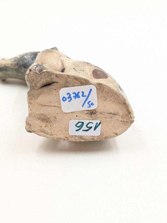 CHINE - Canidé en grès émaillé polychrome - H: 11.5 cm - (Petits éclats, restau…