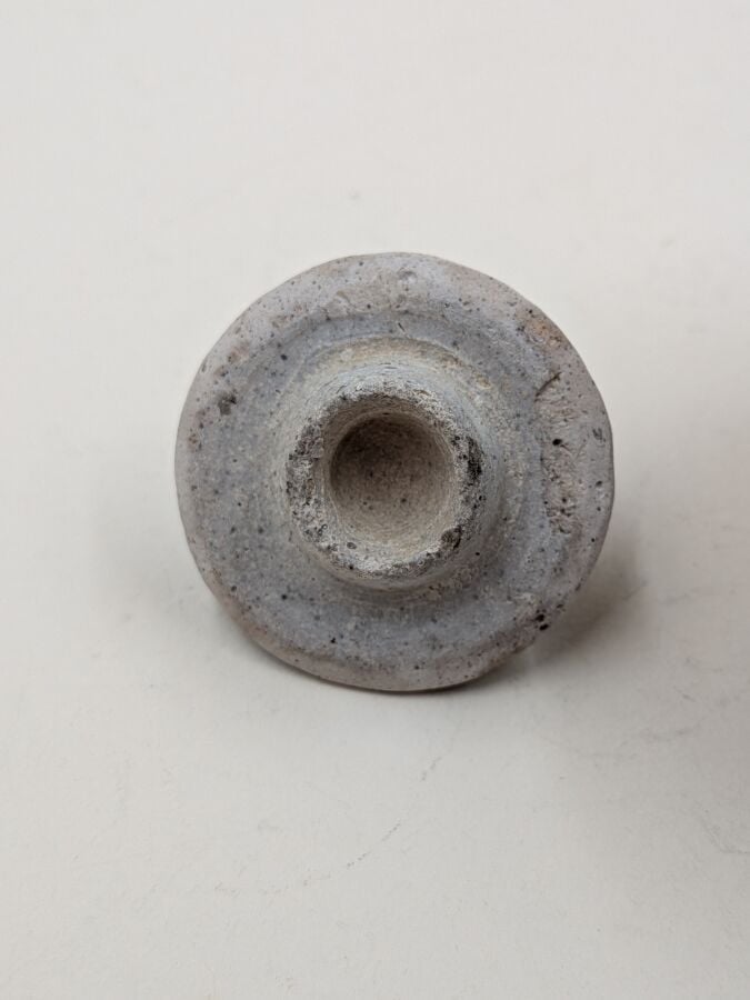 CHINE - Dynastie Song (960-1279) - Petit pot couvert en grès porcelaineux, à co…