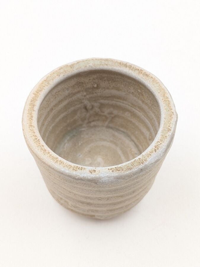 CHINE - Dynastie Song (960-1279) - Petit récipient annelé en grès porcelaineux…