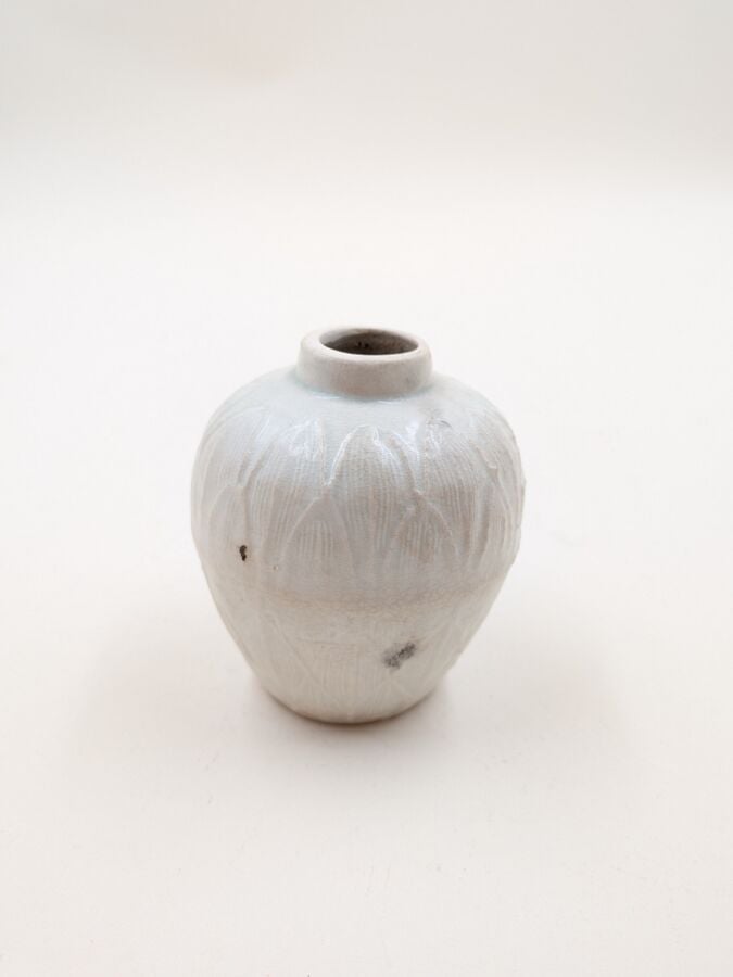 CHINE - Dynastie Song (960-1279) - Petit vase à panse ovoïde en grès porcelaine…