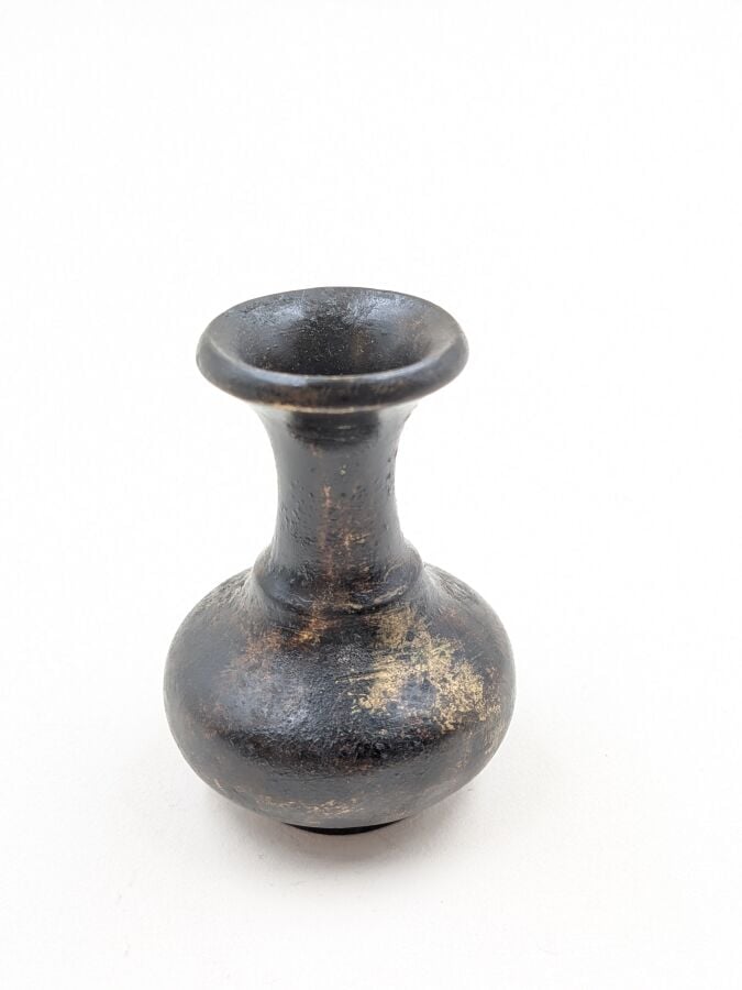 CHINE - Dynastie Song (960-1279) - Petit vase en bronze à col évasé - H: 6 cm -…