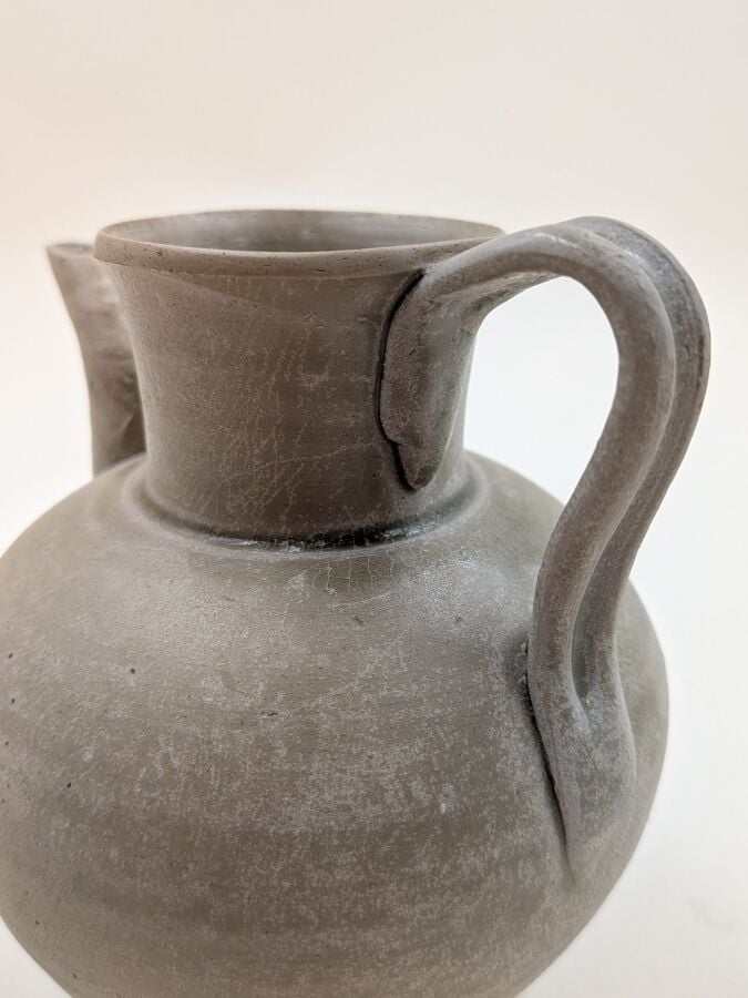 CHINE - Dynastie Song (960-1279) - Pichet en grès porcelaineux à corps ovoïde ,…