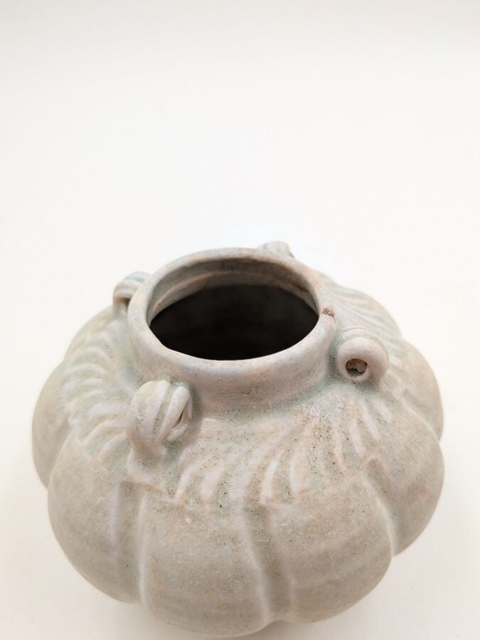 CHINE - Dynastie Song (960-1279) - Vase à panse ovoïde en grès porcelaineux , à…
