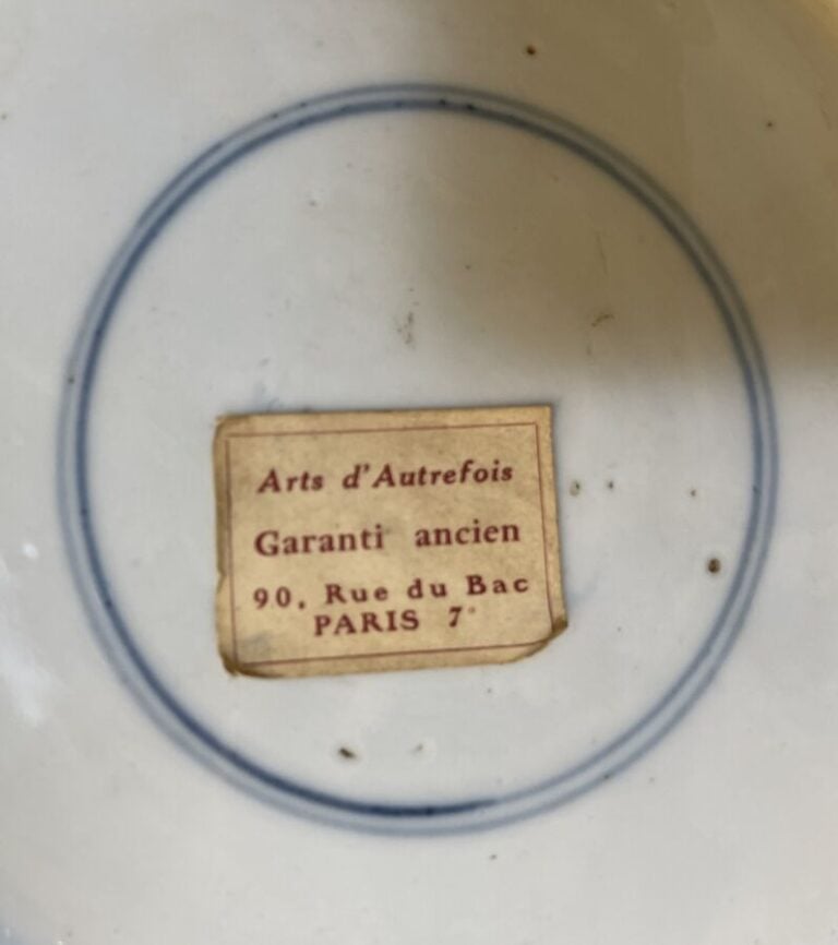 CHINE. Pot à gingembre ovoïde en porcelaine décor en camaïeu bleu sur fond blan…