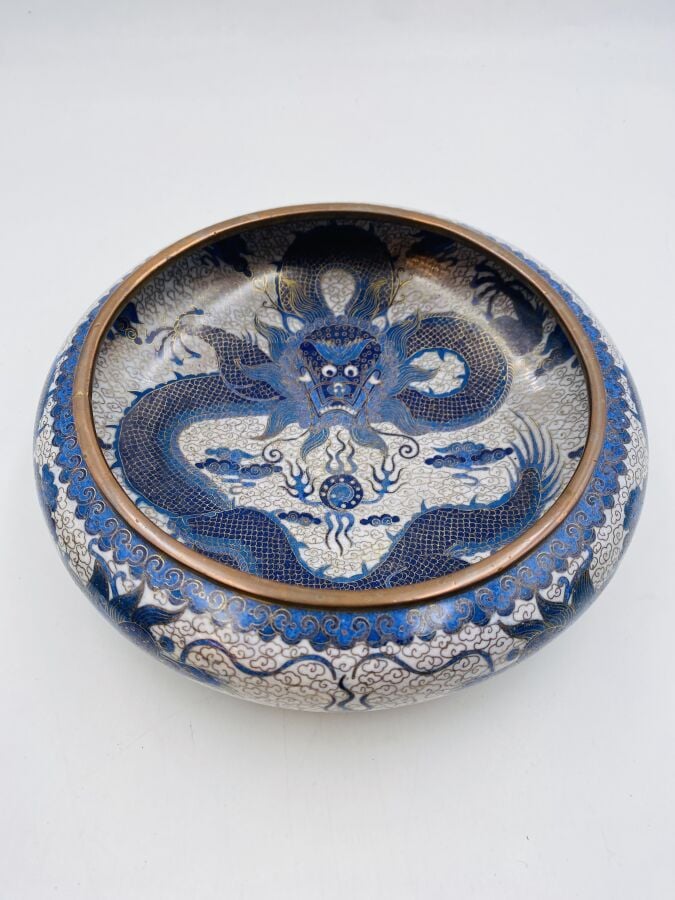 CHINE - XXe siècle - - Ensemble comprenant deux vases balustres et une coupe en…