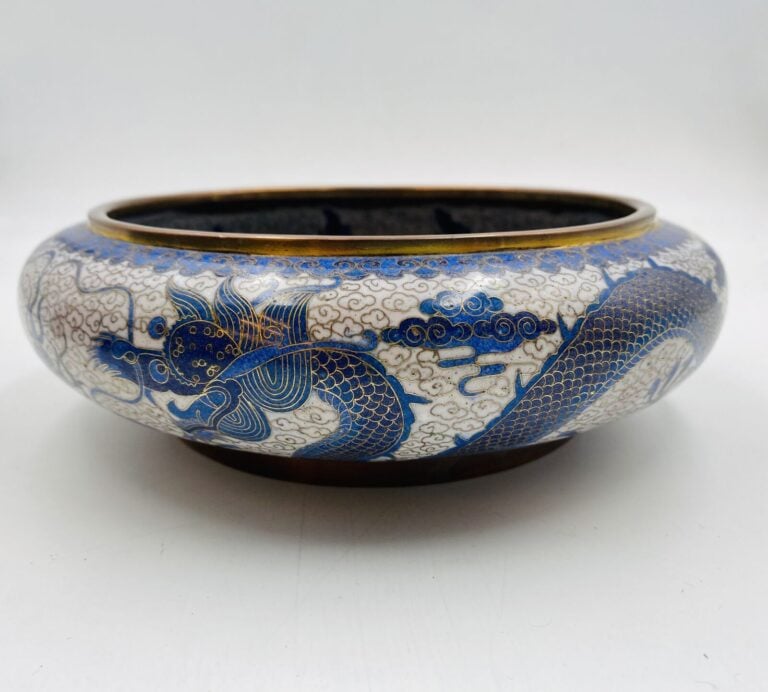 CHINE - XXe siècle - - Ensemble comprenant deux vases balustres et une coupe en…