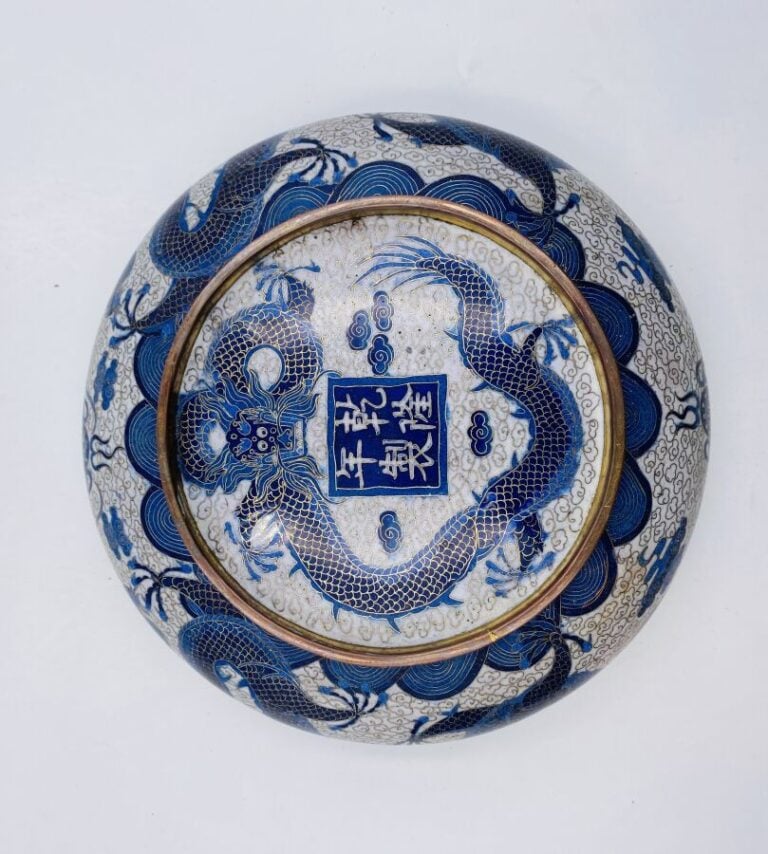 CHINE - XXe siècle - - Ensemble comprenant deux vases balustres et une coupe en…
