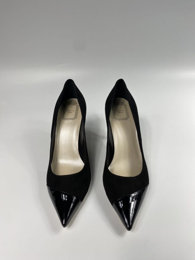 CHRISTIAN DIOR - Escarpins en peau et cuir noir (Pointure 39, talon de 9cm). -…