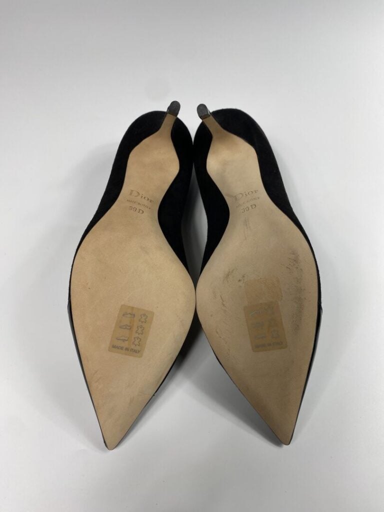 CHRISTIAN DIOR - Escarpins en peau et cuir noir (Pointure 39, talon de 9cm). -…