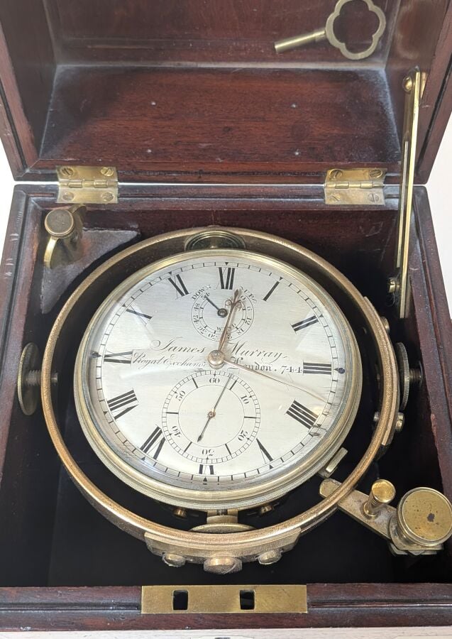 CHRONOMETRE DE MARINE , le cadran signé JAMES MURRAY EXCHANGE LONDON 744, dans…
