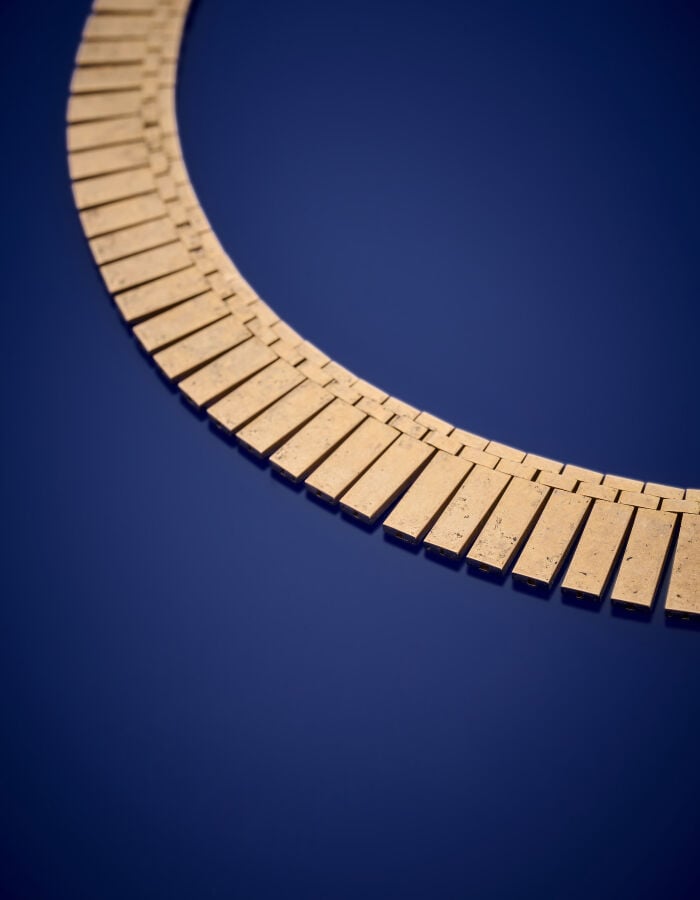 COLLIER "frange" en or rose (750‰) à maille brique retenant des motifs rectangu…