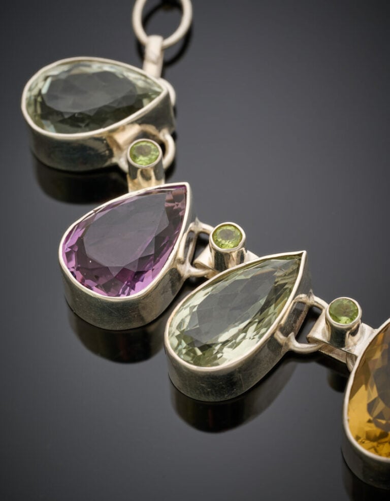 COLLIER "gouttes" en argent (925‰) orné de prasiolites, d'amethystes et de citr…