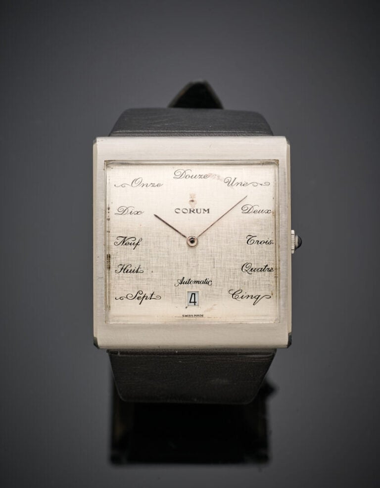CORUM - BRACELET MONTRE carrée en acier, modèle Buckingham - Cadran silver film…