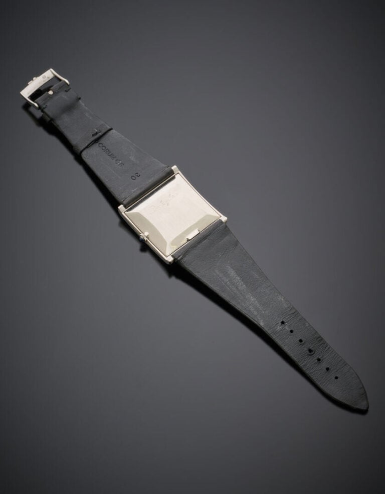 CORUM - BRACELET MONTRE carrée en acier, modèle Buckingham - Cadran silver film…