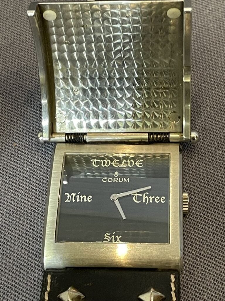 CORUM - Montre bracelet d'homme modèle "Buckingham" - Boîtier carré ouvrant en…