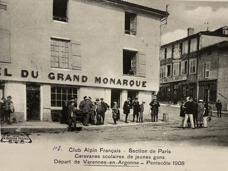 CPA/CPSM/CPM - Régionalisme : Albums sur la Meuse dont Varennes et Stenay (Hote…