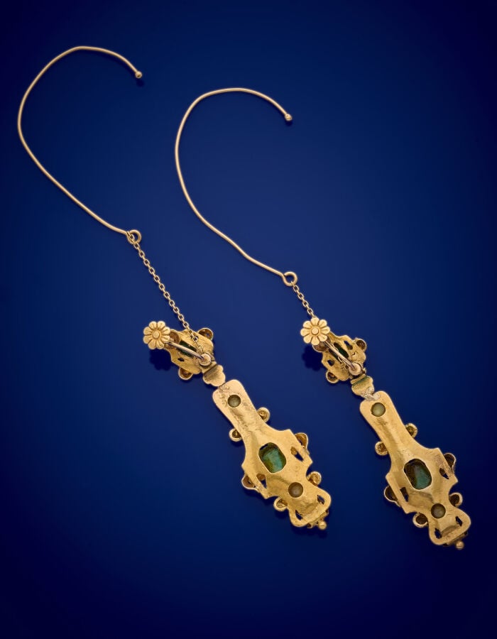 DEMIE-PARURE comprenant un BRACELET et une paire de PENDANTS d'OREILLES en or j…