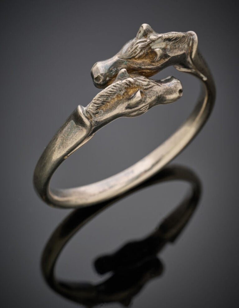 HERMES - BRACELET rigide "Galop" en argent (800‰). - Signé HERMES. - Long.: 19,…