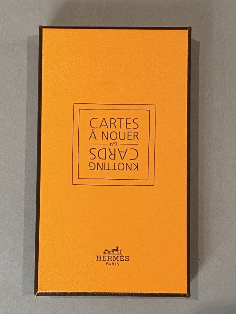 HERMES - Cartes à nouer n°7 dans leur boîte - H. 12 cm - L. 7 cm - P. 1,5 cm -…