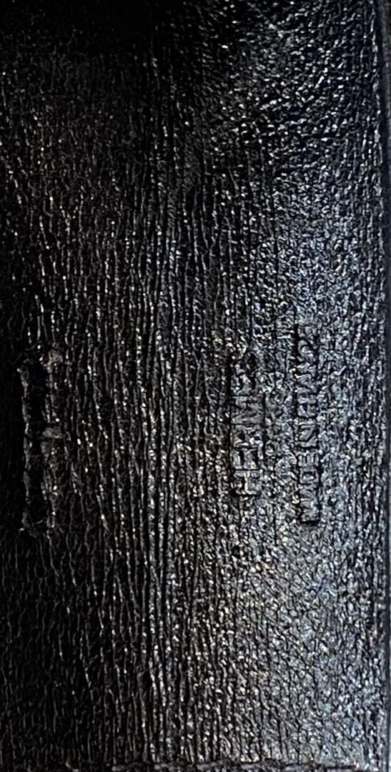 HERMÈS - Sac « ONIMETOU » en cuir box noir, porté épaule ou bandoulière. - H19/…