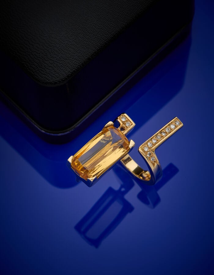 Jean VENDOME - BAGUE géométrique ouverte en or jaune (750‰) serti d'alignements…
