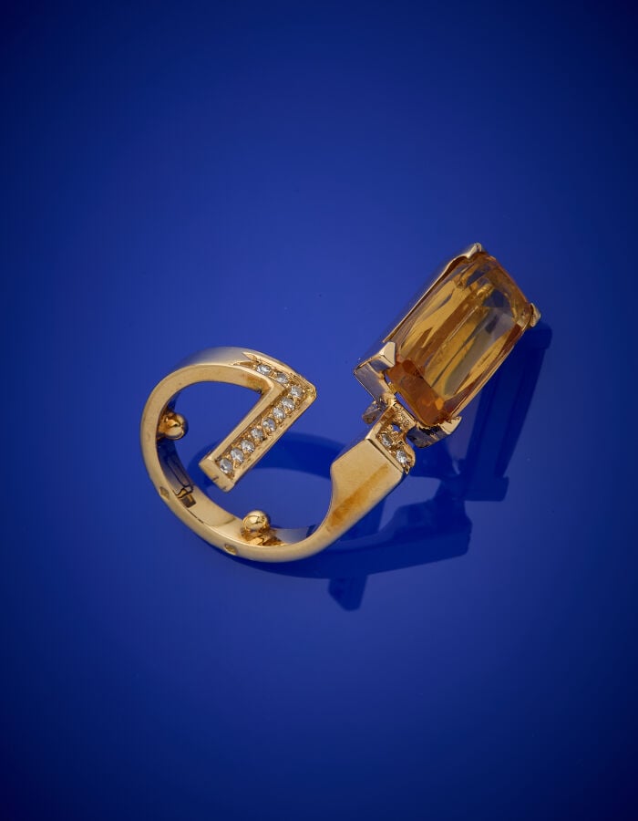 Jean VENDOME - BAGUE géométrique ouverte en or jaune (750‰) serti d'alignements…