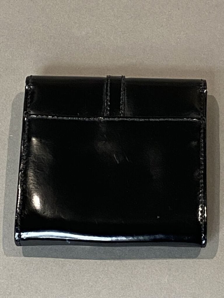 KENZO - Porte-monnaie en box noir, le fermoir en métal argenté en forme de col…
