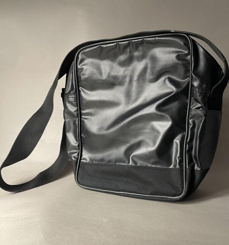 LONGCHAMP - Sacoche en bandoulière en toile noire et cuir marron, rehaussé du s…