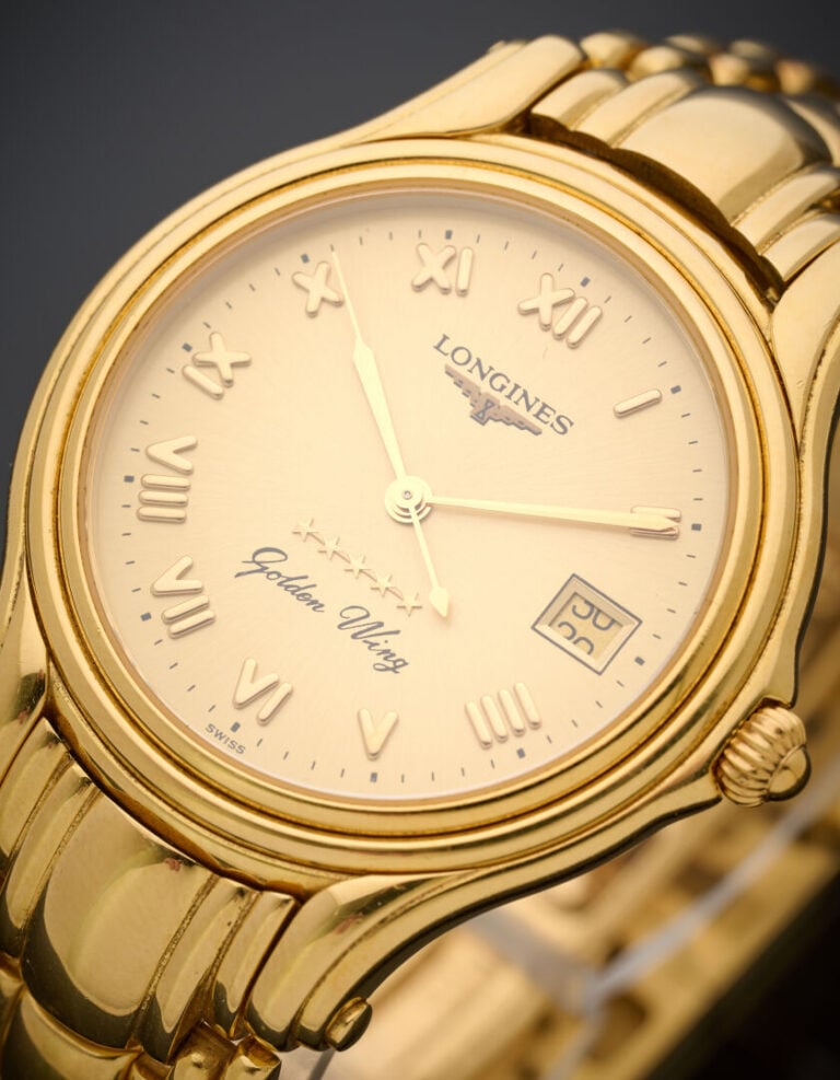 LONGINES - BRACELET MONTRE modèle "Golden Wing" en or jaune (750‰). Cadran cham…
