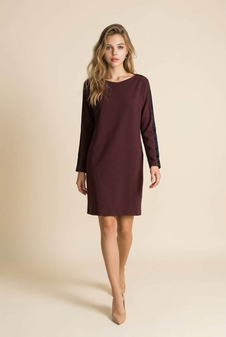 Lot comprenant : - -une robe droite sans manches grise et noire PIAZZA SEMPIONE…