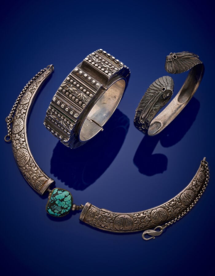 LOT de BIJOUX éthniques et divers en argent (min 800‰) orné pour certains, de p…