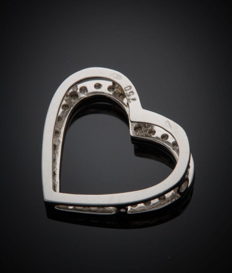Lot de bijoux fantaisie divers en métal dont : bracelet à maille jaseron, colli…