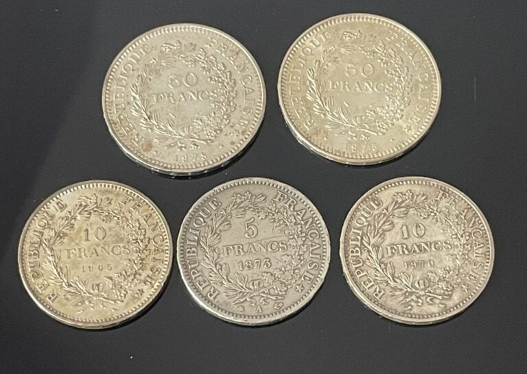 Lot de pièces en argent dont : - 3 pièces de 50 francs, 2 pièces de 10 francs,…