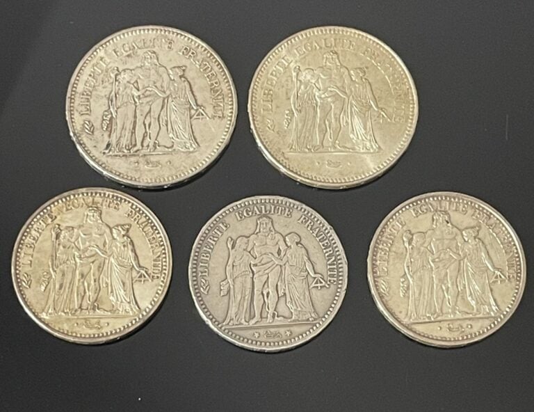 Lot de pièces en argent dont : - 3 pièces de 50 francs, 2 pièces de 10 francs,…