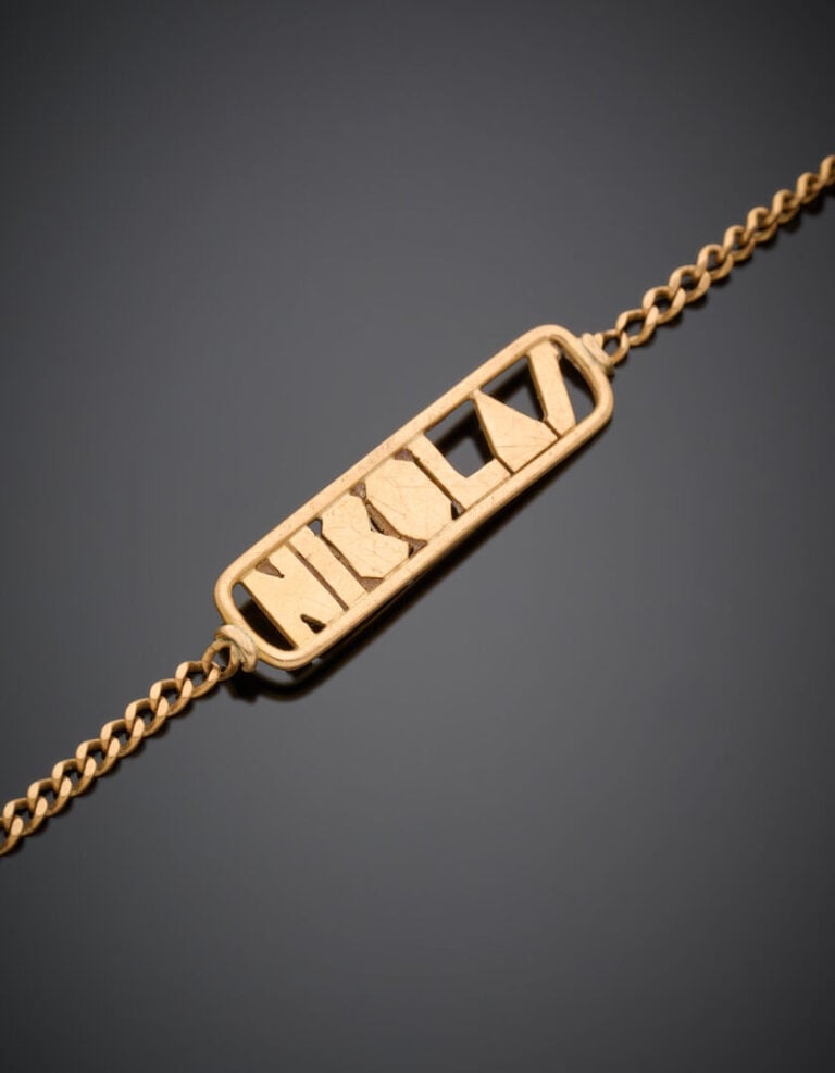 LOT de trois bijoux en or jaune (750°/°°) comprenant un BRACELET, une CROIX COP…