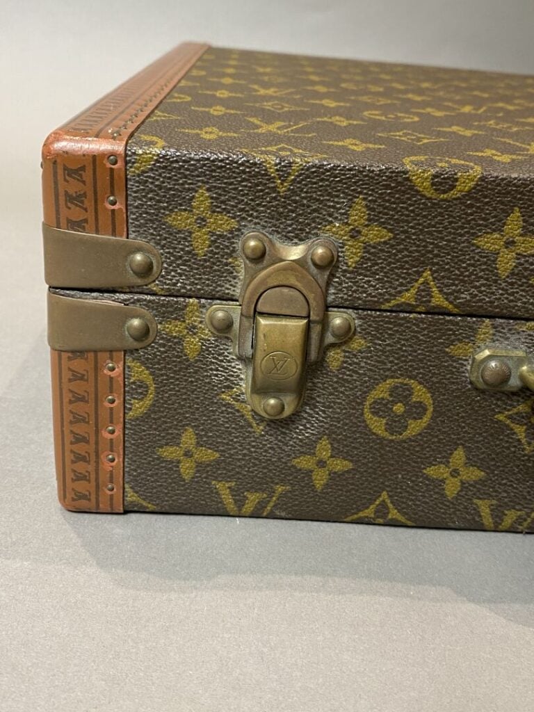 LOUIS VUITTON - Mallette "Président" en toile monogramme et cuir naturel - Numé…