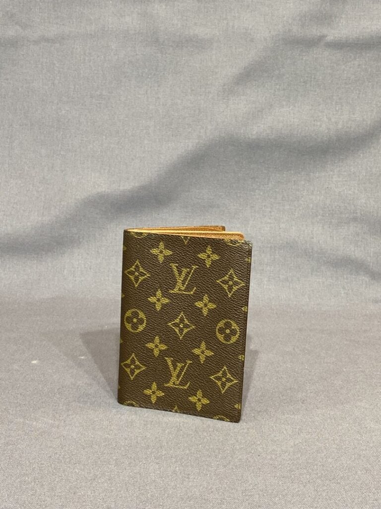 LOUIS VUITTON - Portefeuille en toile monogrammé, intérieur en cuir naturel, de…