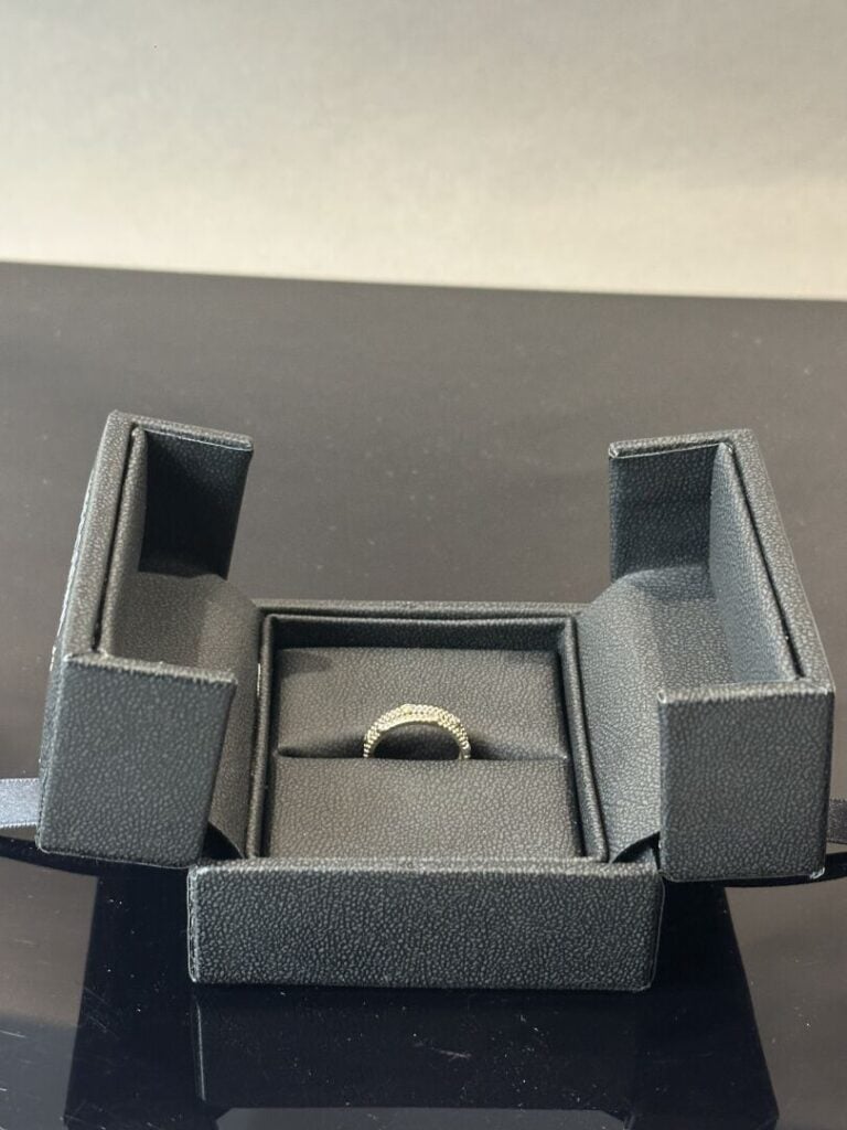 MAUBOUSSIN "Le Premier Jour" - Bague à double rang perlé en or gris (750) ponct…
