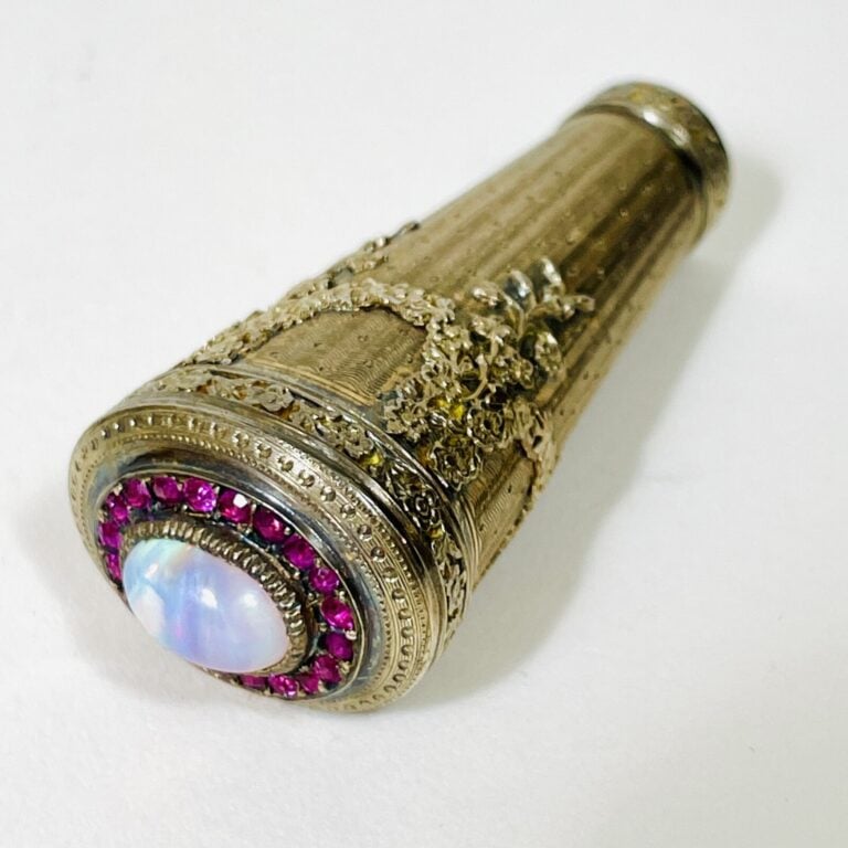 MELLERIO DITS MELLER - Manche d'ombrelle cannelé en argent doré (950 ‰) à motif…