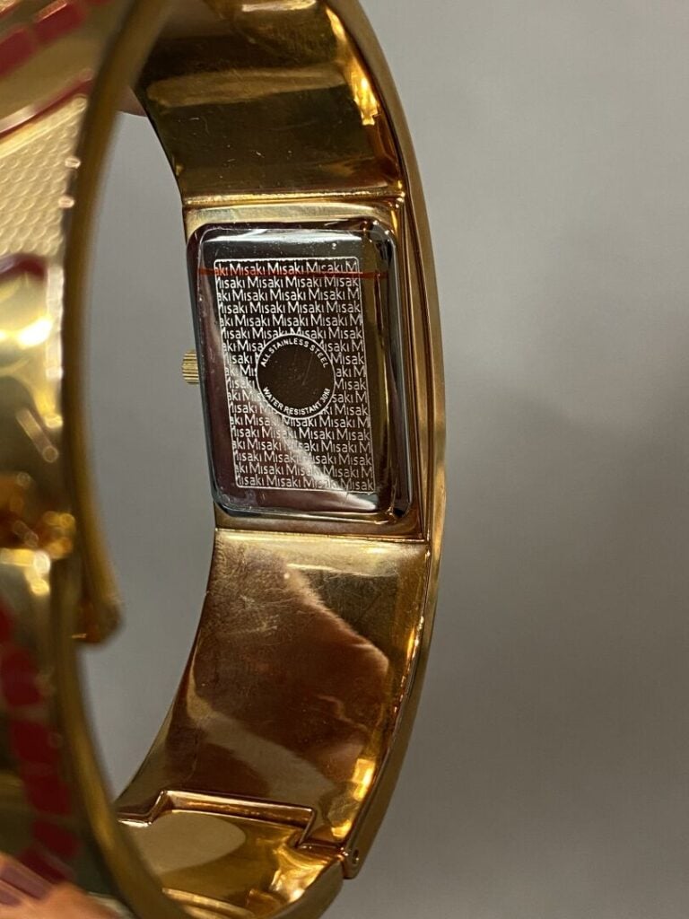 MISAKI - Lot de deux montres fantaisie et une bague en métal et strass - Avec é…