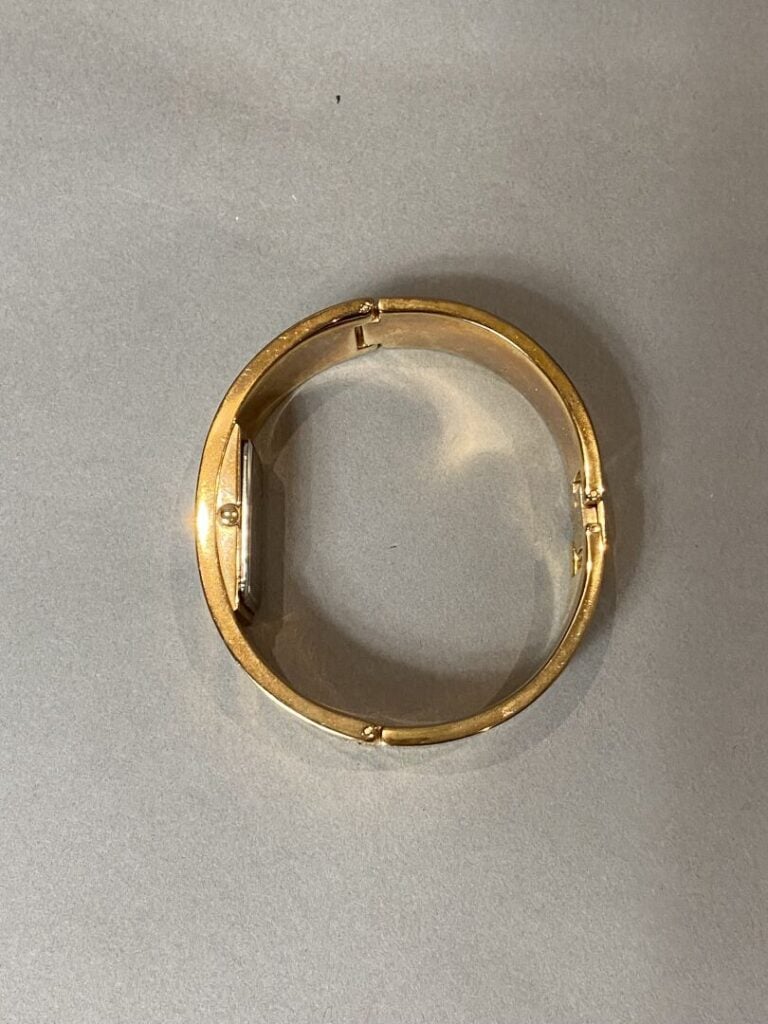 MISAKI - Lot de deux montres fantaisie et une bague en métal et strass - Avec é…