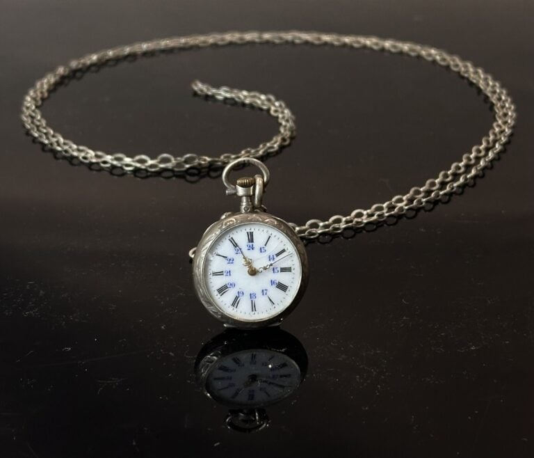 Montre de col en argent (800) avec chaîne giletière - Poids brut total : 37.4 g…
